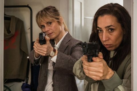 "Tatort: Könige der Nacht": Kommissarin Isabelle Grandjean (Anna Pieri Zuercher, l.) und ihre Kollegin Kommissarin Tessa Ott (