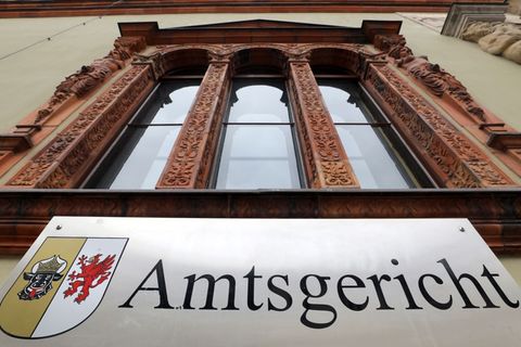 In MV gibt es einige Nachbarschaftsstreitigkeiten vor Gericht. (Symbolbild) Foto: Bernd Wüstneck/dpa