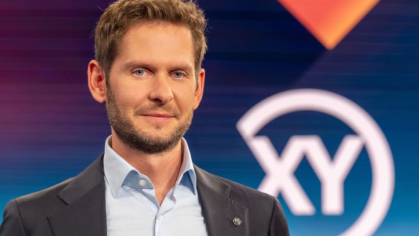 Fabian Puchelt ist Pressesprecher des LKA Bayern und aus "Aktenzeichen XY ... ungelöst" und dem "XY Update" bekannt.