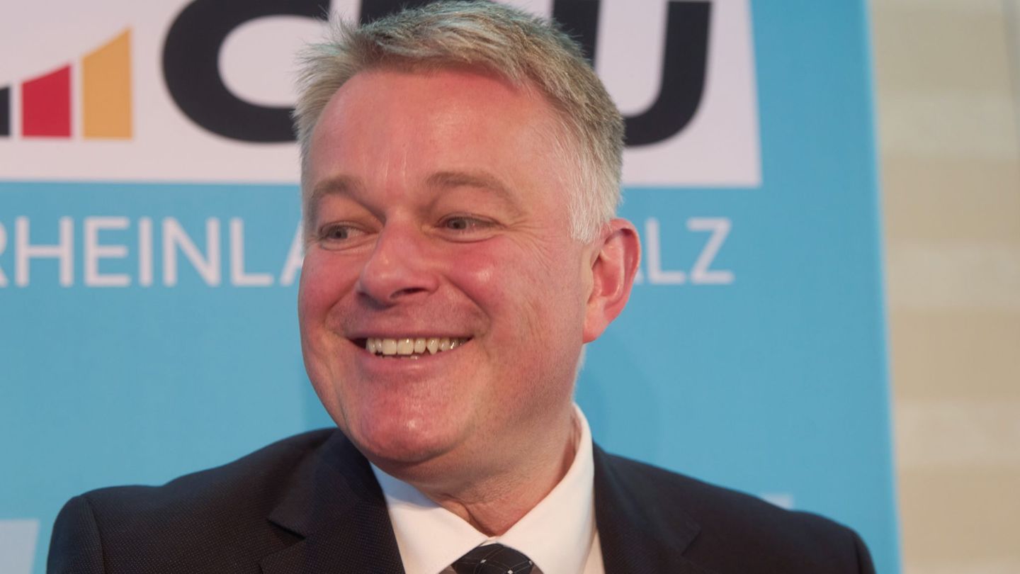 Viel Applaus gab es für Wahlsieger Gordon Schnieder, der am 18. Mai voraussichtlich zum Ministerpräsidenten gewählt wird. Foto: