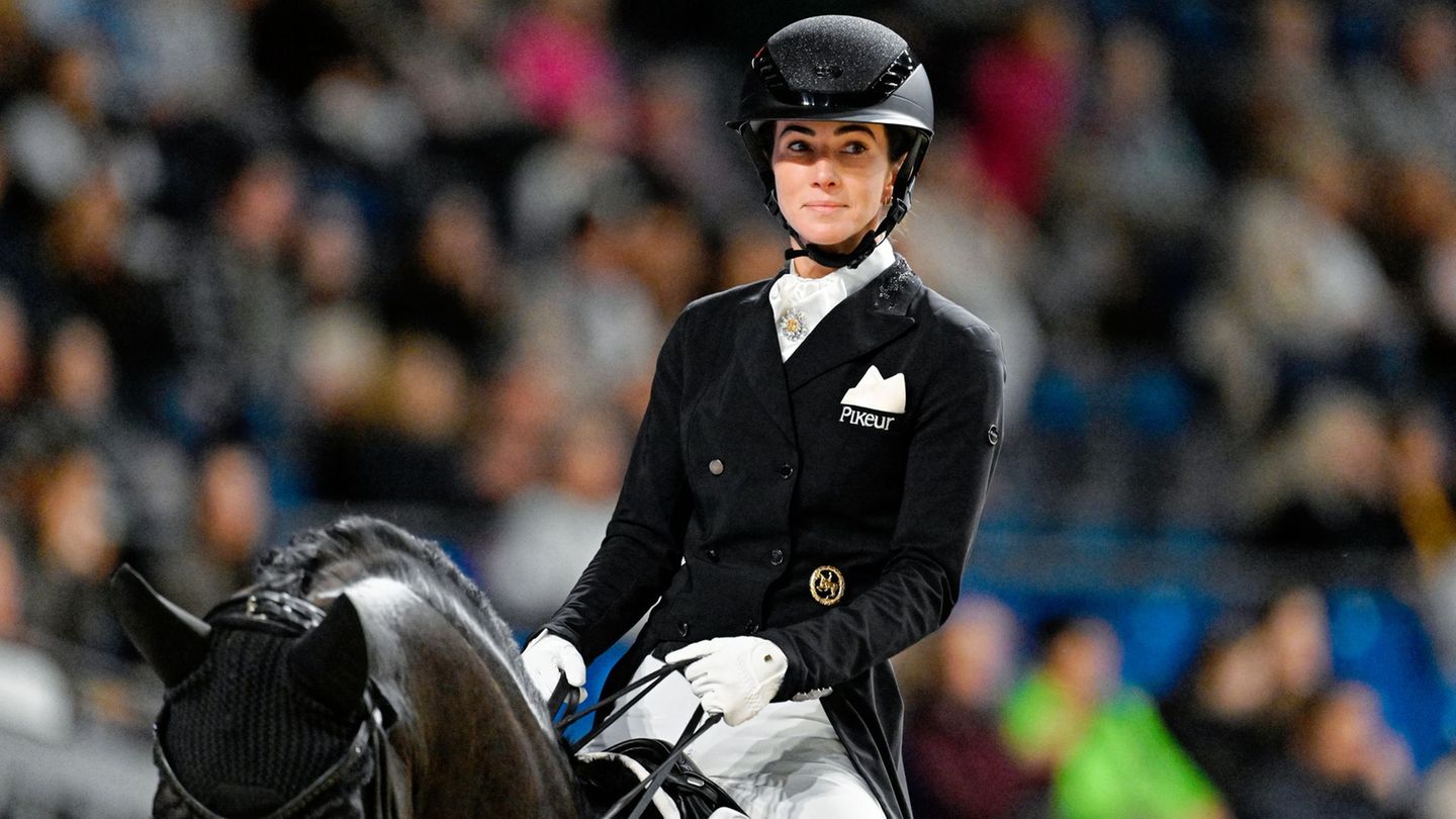 Reitsport: Lisa Müller reitet in Mannheim zum Sieg