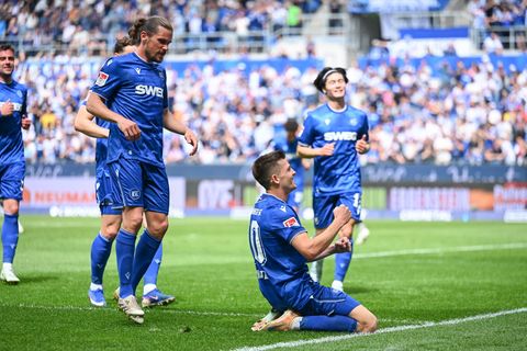 Marvin Wanitzek erzielte per direktem Freistoß die 1:0-Führung für den KSC. Foto: Silas Stein/dpa