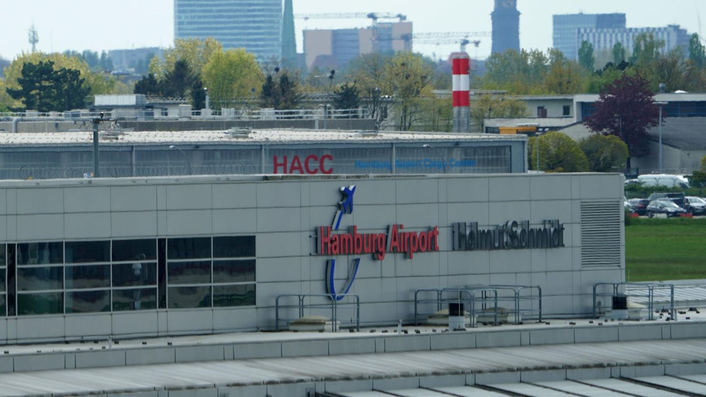 Hamburg Airport: Bruchlandung von Kleinflugzeug legt Hamburger Flughafen kurzzeitig lahm