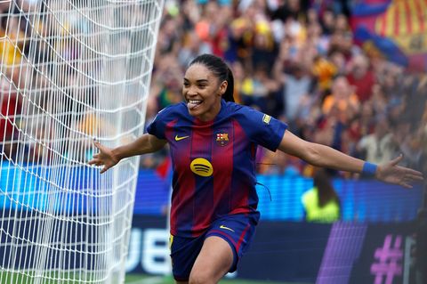 Salma Paralluelo jubelt früh für Barcelona gegen den FC Bayern. Foto: Joan Monfort/AP/dpa