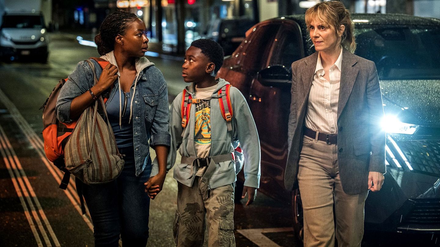 Mit der Geschichte um Moya Alemu (Nambitha Ben-Mazwi, links) und ihren Sohn Yaro Alemu (André Nkot Olinga) rückte der Zürich-"Tatort: Könige der Nacht" mit Kommissarin Isabelle Grandjean (Anna Pieri Zuercher) auch das Schicksal von illegal in der Schweiz lebenden Migranten in den Fokus.