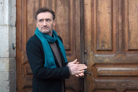 David Rousseau (Jean-Paul Rouve) reist nach Mouthe, um dort mit einem alten Bekannten seiner verstorbenen Mutter zu sprechen.