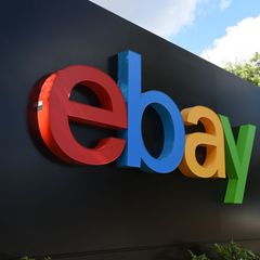 Die Online-Handelsplattform Ebay gibt es schon seit den frühen Jahren des Web-Geschäfts. (Archivbild) Foto: Andrej Sokolow/dpa