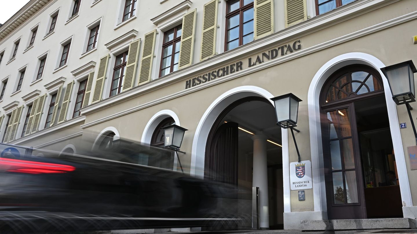Parlament: Verfassungstreue-Check: Erster Schritt nahezu abgeschlossen