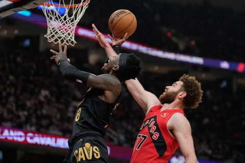 Dennis Schröder traf im entscheidenden siebten Spiel nur einen seiner sieben Würfe. Foto: Sue Ogrocki/AP/dpa