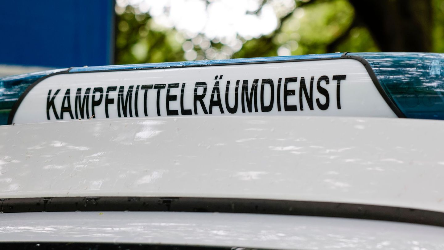 Spezialisten vom Kampfmittelräumdienst sprengten die Granate noch vor Ort. (Symbolbild) Foto: Frank Molter/dpa
