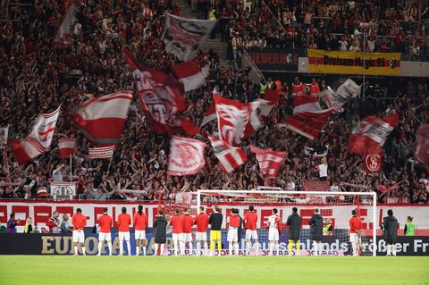 Schulterschluss zwischen Fans und Spielern: Am Donnerstag steht das bisher wichtigste internationale Spiel der Vereinsgeschichte