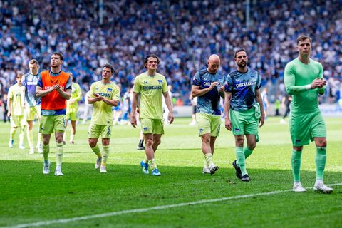 Sieger sehen anders aus als die Hertha-Spieler in Magdeburg. Foto: Julius Frick/dpa