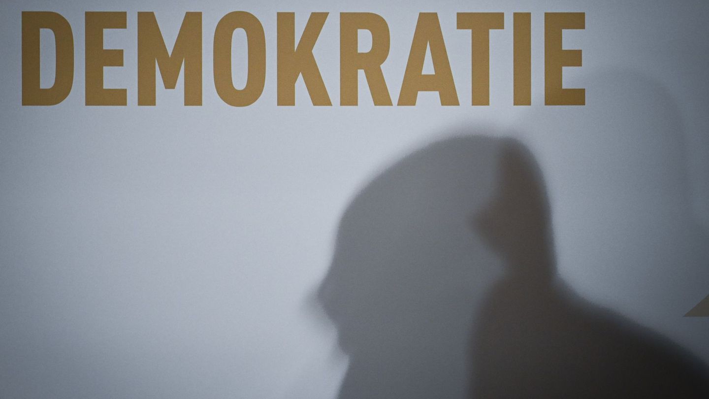 Wie steht es um die Demokratie in Deutschland? Der "Demokratiemonitor 2026" gibt Antworten. (Symbolbild) Foto: Soeren Stache/dpa
