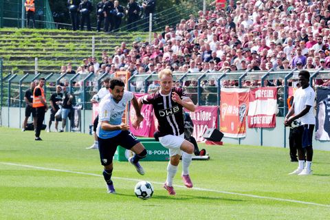 Der BFC Dynamo lieferte in dieser Saison dem VfL Bochum einen großen Kampf. (Archivbild) Foto: Michael Bienefeld/dpa