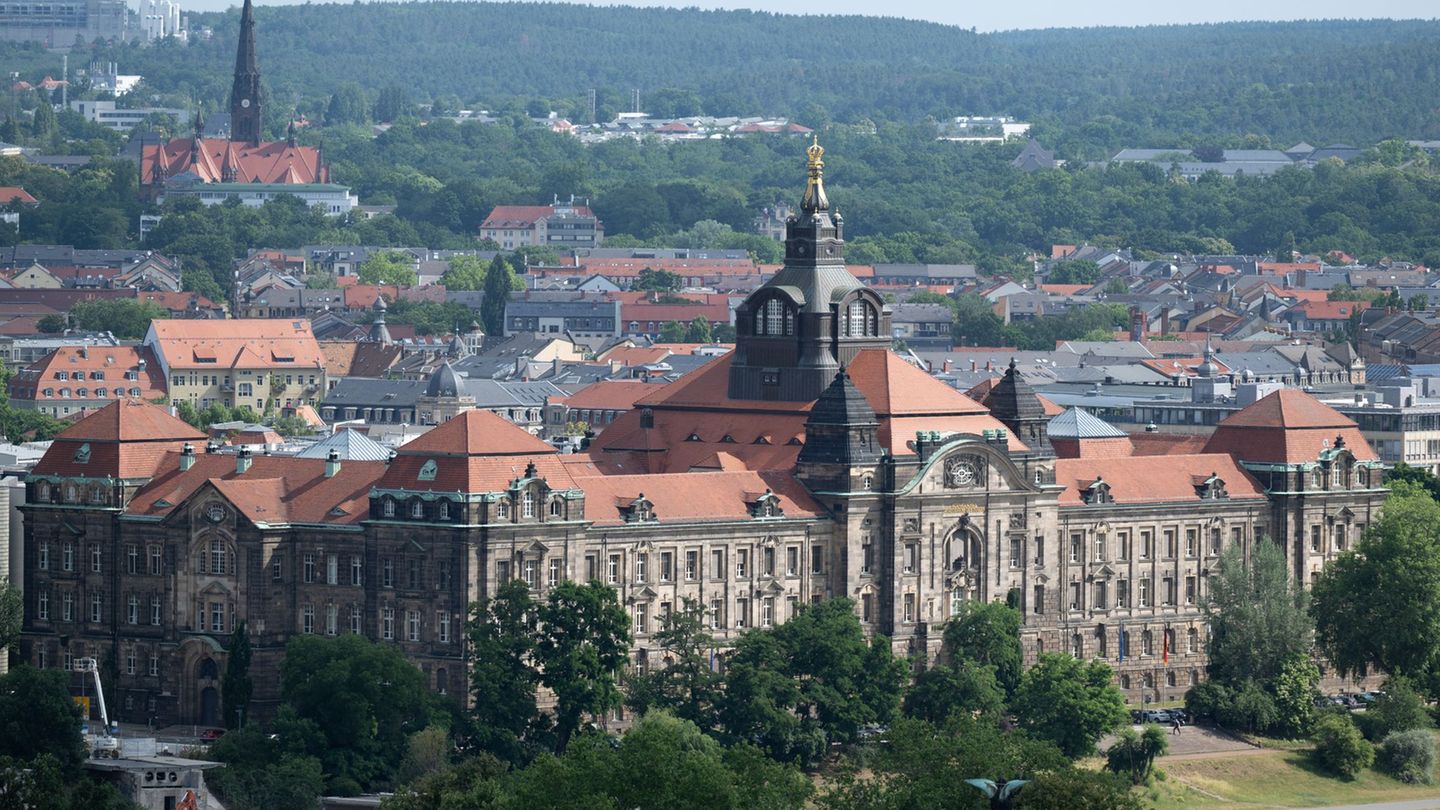 Die geplante Staatsmodernisierung in Sachsen soll nach dem Willen der SPD nicht auf Kosten des Personals geschehen (Archivbild).
