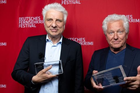 Miroslav Nemec und Udo Wachtveitl (l.) sind mit dem Ehrenpreis des 22. Deutschen FernsehKrimiFestivals ausgezeichnet worden.