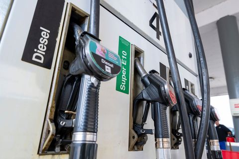 Tanken wird wieder teurer. (Archivbild) Foto: Peter Kneffel/dpa
