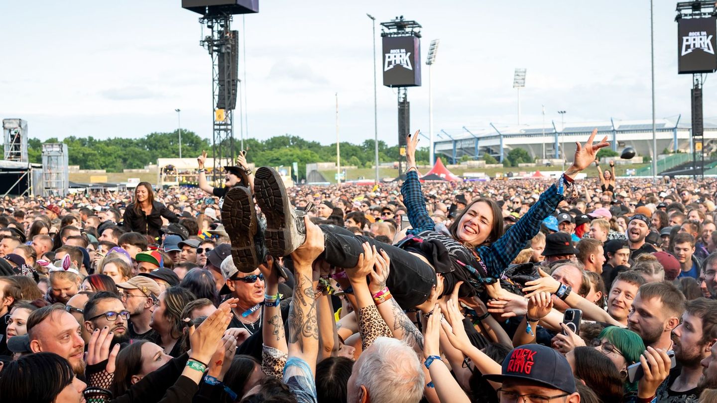 Wie bei der Jubiläumsausgabe 2025 ist Rock im Park in diesem Jahr wieder ausverkauft. (Archivbild) Foto: Daniel Karmann/dpa