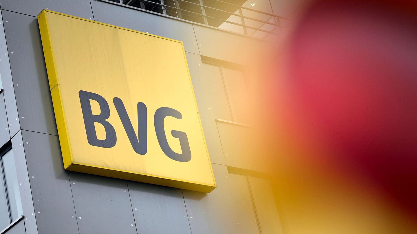 Die Berliner Verkehrsbetriebe (BVG) vergeben bestimme Aufträge an externe Dienstleister und stellen diesen auch Kundendaten zur