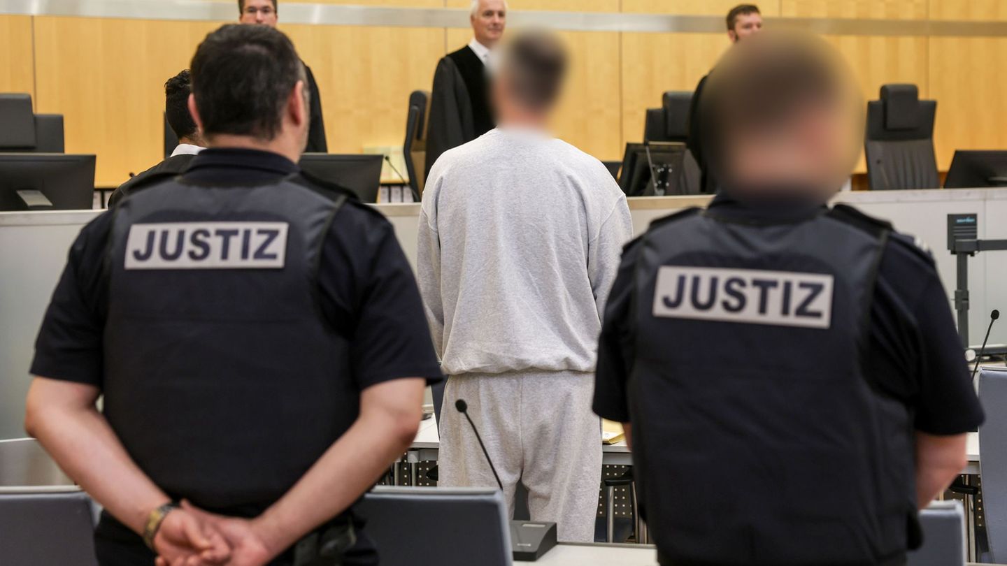 Der Angeklagte soll eine Plattform im Darknet programmiert haben. Foto: Oliver Berg/dpa