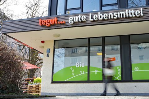 Der Handelskonzern Migros trennt sich von seiner Supermarktkette Tegut. (Archivbild) Foto: Malin Wunderlich/dpa