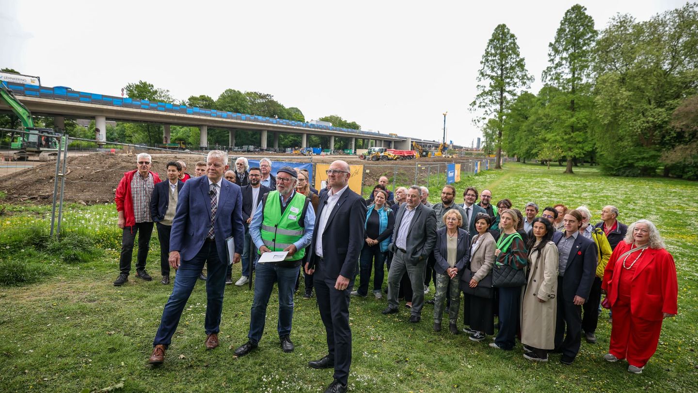In Duisburg gibt es parteiübergreifenden Protest gegen Ausbaupläne des Bundes für die A59. Foto: Christoph Reichwein/dpa