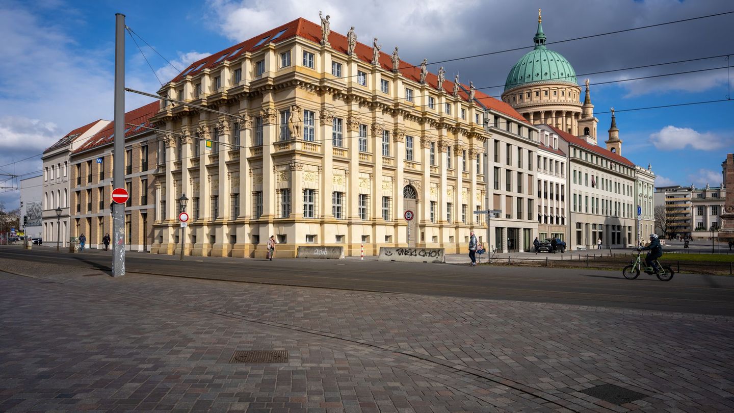 Der Plögersche Gasthof ist Teil der Wiedergewinnung der historischen Stadtmitte in Potsdam. (Archivbild) Foto: Soeren Stache/dpa