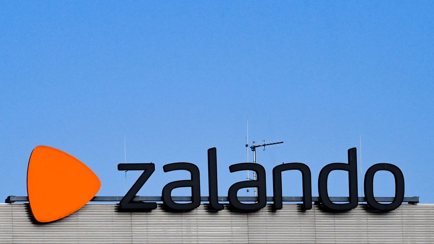Zalando will das Erfurter Logistikzentrum im September schließen. (Archivbild) Foto: Jens Kalaene/dpa-Zentralbild/dpa