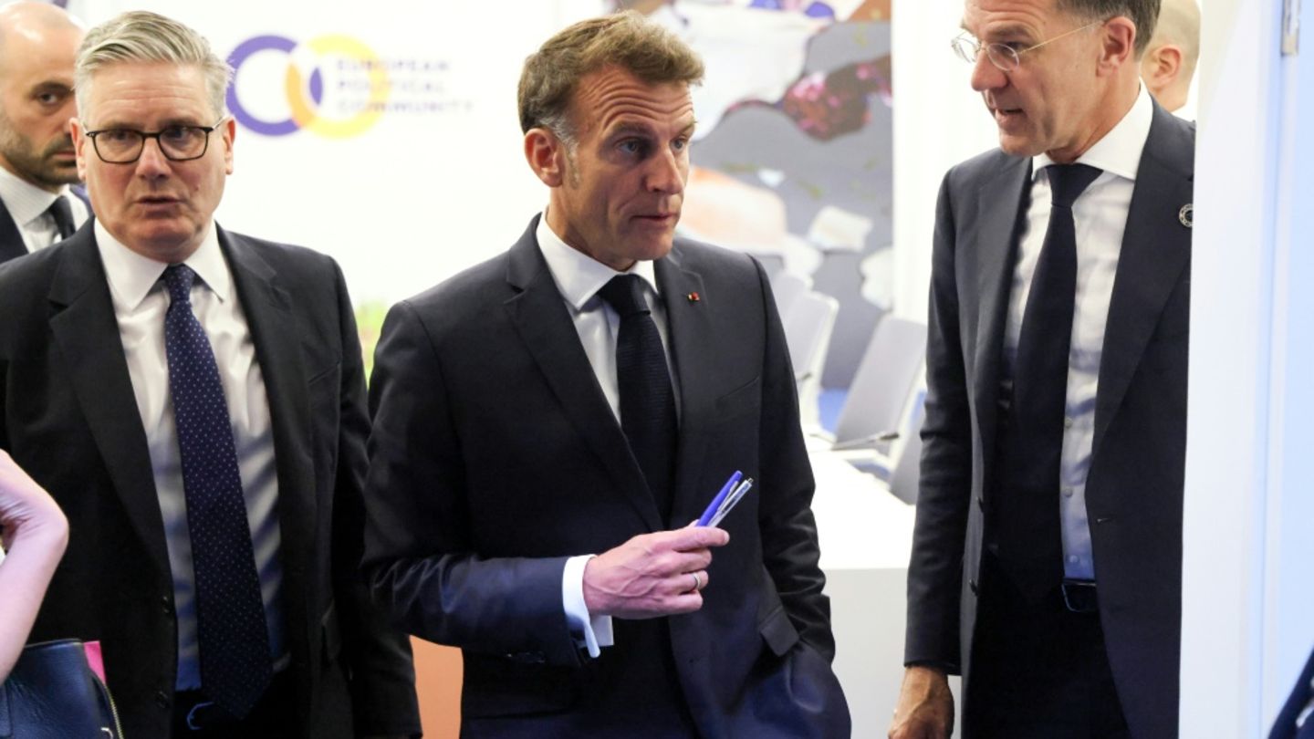 Starmer, Macron und Rutte (von l. nach r.) in Eriwan