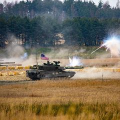 US-Panzer bei einem Manöver mit befreundeten Staaten auf dem Truppenübungsplatz im bayerischen Grafenwöhr