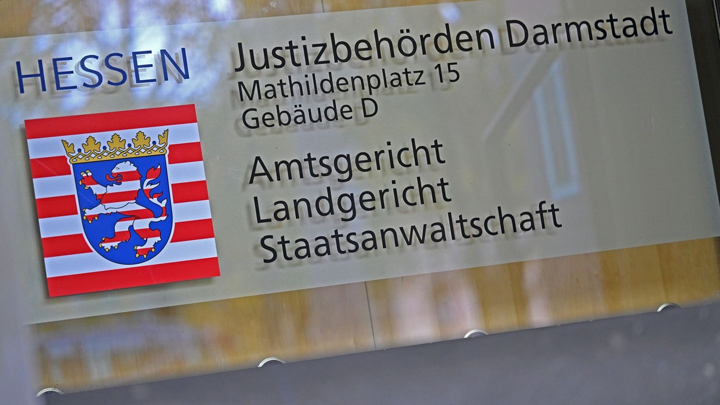 Der Angeklagte gestand alle Vorwürfe. Er hatte seine Taten selbst gefilmt. (Symbolfoto) Foto: Michael Brandt/dpa