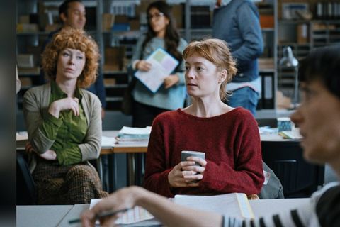 "Das Lehrerzimmer": Carla Nowak (Leonie Benesch, M.), eine junge Sport- und Mathematik-Lehrerin, fällt im Kollegium ihrer neue