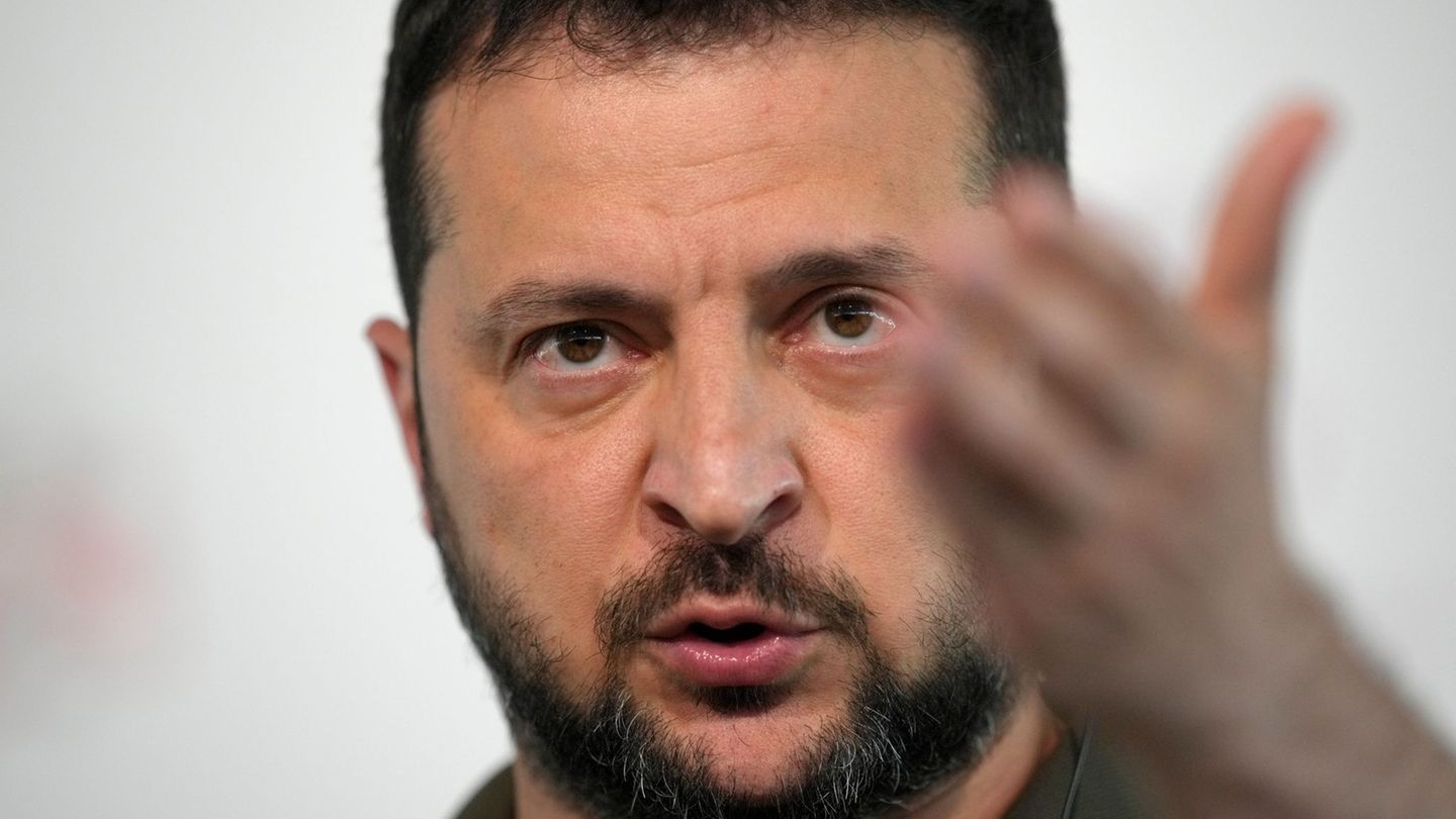 Der ukrainische Präsident Wolodymyr Selenskyj hat eine eigene Waffenruhe angekündigt. (Archivbild) Foto: Vadim Ghirda/AP/dpa