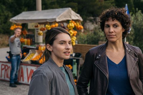Valessa Matkovic (Romina Küper, links) soll die Splitter Chefermittlerin Stascha Novak (Jasmin Gerat) als neue Ermittlerin unterstützen.