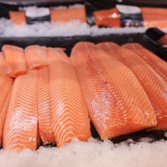Lachs in Auslage