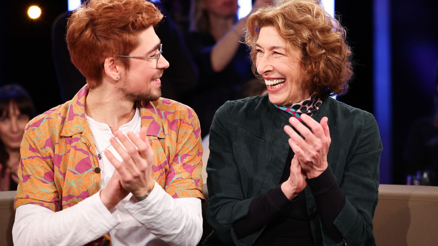 Leute: Muttertag? Das denkt Adele Neuhauser darüber