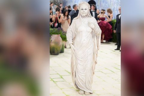 Heidi Klum sah dank Prothesen-Maskenbildner Mike Marino wie eine Marmorstatue aus.