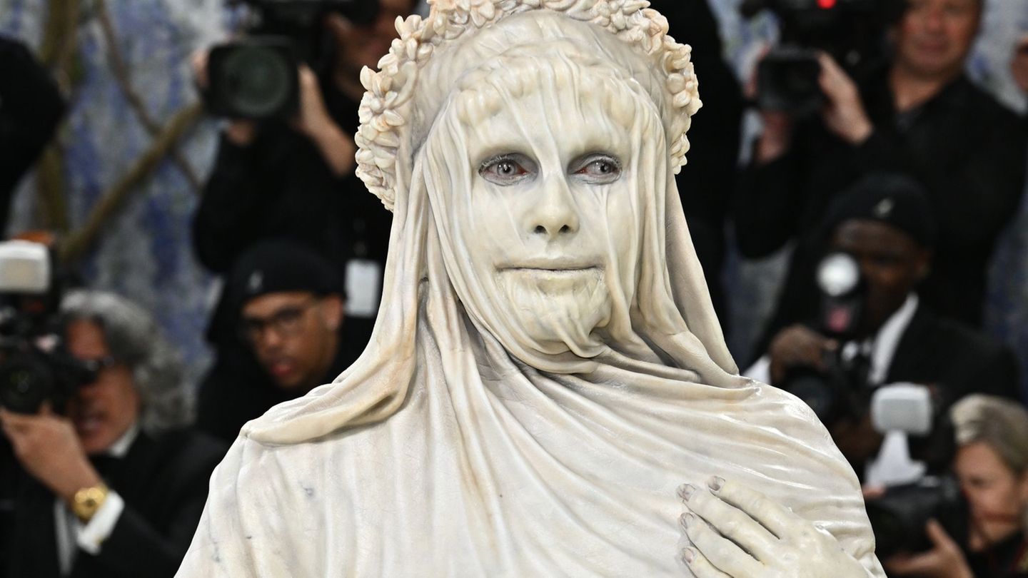 "Party des Jahres" in New York: Stars feiern Mode und Kunst bei Met-Gala - Klum als Statue