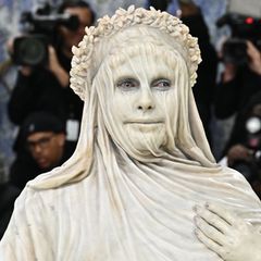Heidi Klum erscheint im Statuen-Look auf der New Yorker Met-Gala