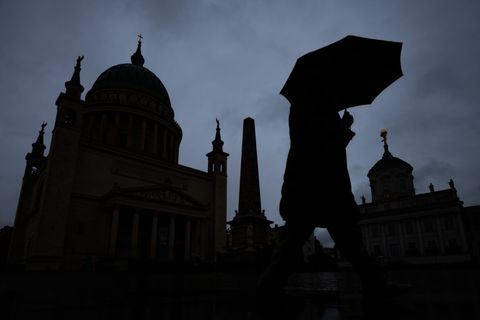 In den nächsten Tagen werden Regen sowie Gewitter erwartet. (Symbolbild) Foto: Christoph Soeder/dpa