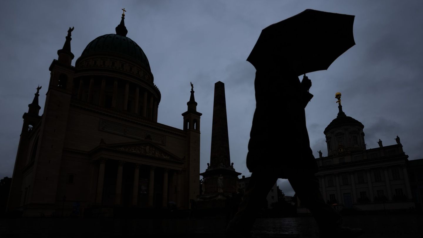 In den nächsten Tagen werden Regen sowie Gewitter erwartet. (Symbolbild) Foto: Christoph Soeder/dpa