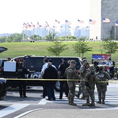 Einsatzkräfte sichern den Ort des Schusswechsels in der Nähe des Washington Monuments