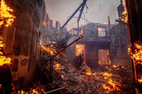 Brennendes Wohnhaus in Palisades, dem vom Feuer Anfang 2025 zerstörten Stadtteil von Los Angeles