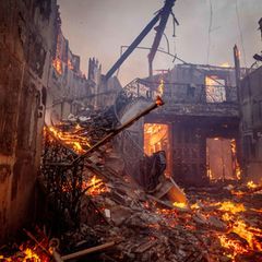 Brennendes Wohnhaus in Palisades, dem vom Feuer Anfang 2025 zerstörten Stadtteil von Los Angeles