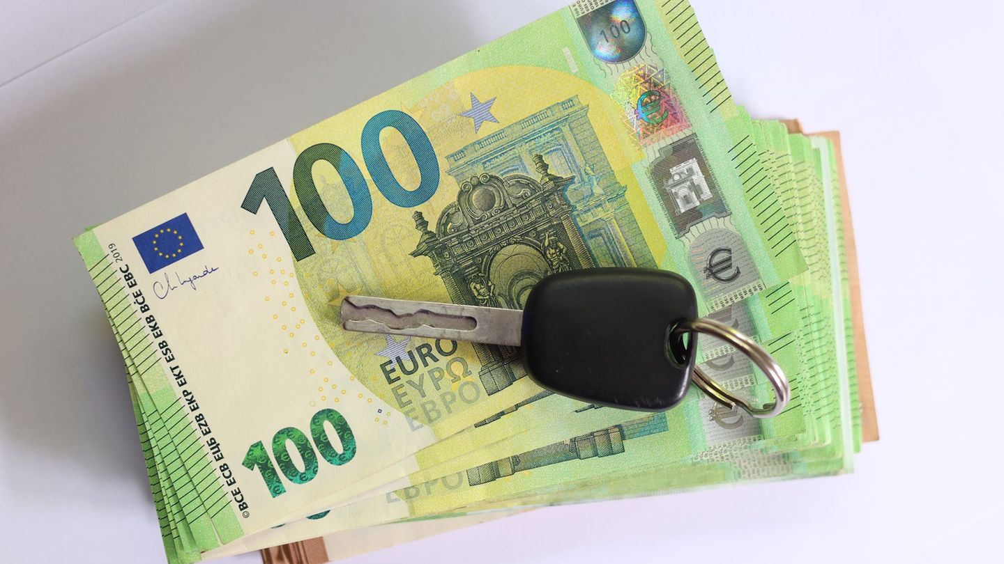 Viele Autokäufe werden per Kredit finanziert. (Symbolbild) Foto: Karl-Josef Hildenbrand/dpa