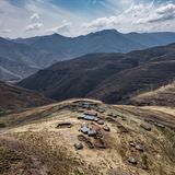 Ein Weiler, viele Berge und keine Straße