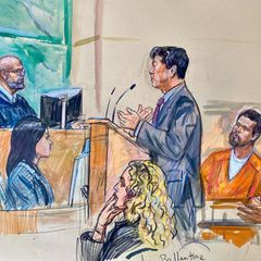 Gerichtszeichnung der Anhörung des Verdächtigen, der bei Dinner mit Trump geschossen haben soll