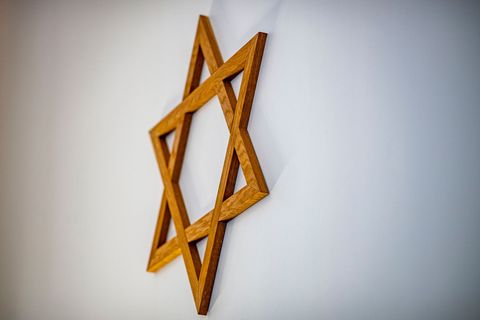 57 antisemitische Vorfälle sind 2025 im Saarland dokumentiert worden (Symboldbild) Foto: David Inderlied/dpa