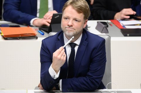 Finanzminister Heere verweist auf finanzielle Zwänge wegen des wirtschaftlichen Stillstands. (Archivbild) Foto: Julian Stratensc