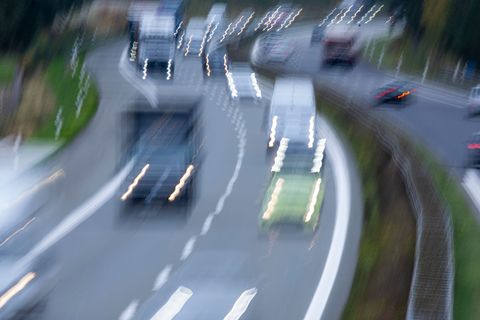 Die Zahl der Berufspendler in Sachsen-Anhalt ist leicht gesunken. (Symbolbild) Foto: Jens Büttner/dpa